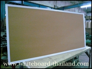 กระดานไม้ก๊อก ขอบไม้ (สีขาว) แขวนผนัง whiteboard thailand
