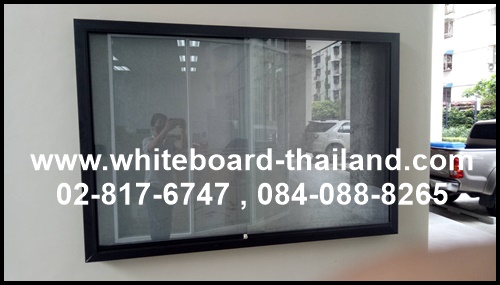 ตู้กำมะหยี่ติดประกาศ(สีเทา) บุชานอ้อยด้านหลัง ขอบตู้อลูมิเนียมสีดำ ติดประกาศ กระจกเลื่อนซ้าย-ขวา มีกุญแจล็อค แขวนผนัง (Whiteboard-thailand)